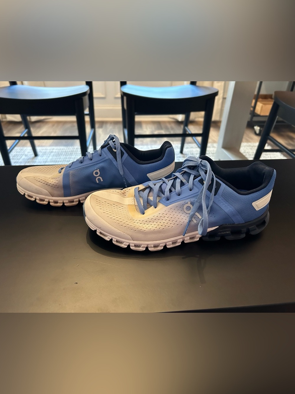 Women’s On Cloud Running Size 7.5